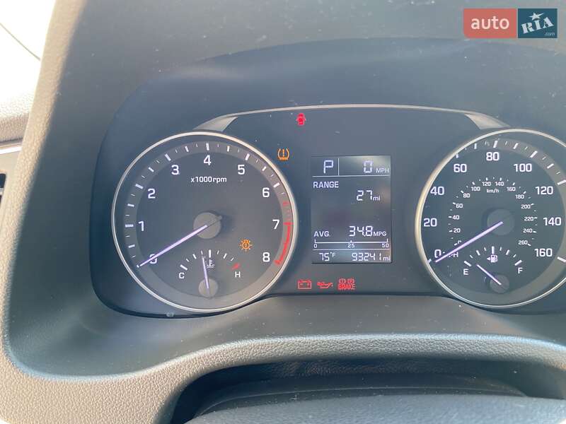 Седан Hyundai Elantra 2016 в Днепре