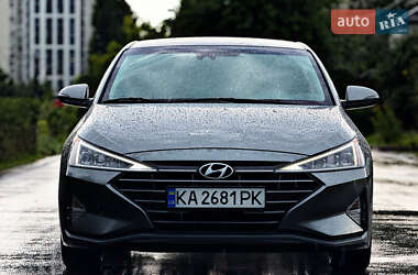 Седан Hyundai Elantra 2018 в Києві