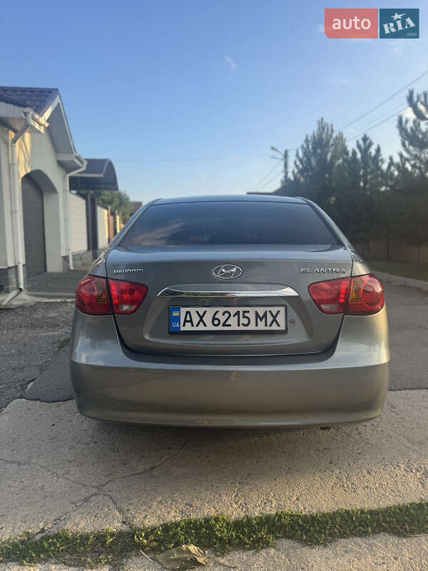 Седан Hyundai Elantra 2010 в Харькове