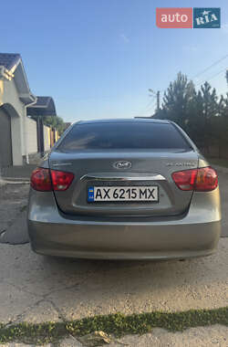 Седан Hyundai Elantra 2010 в 