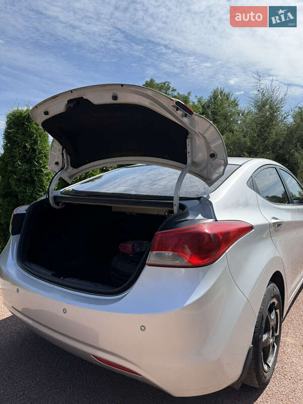 Седан Hyundai Elantra 2011 в Житомире