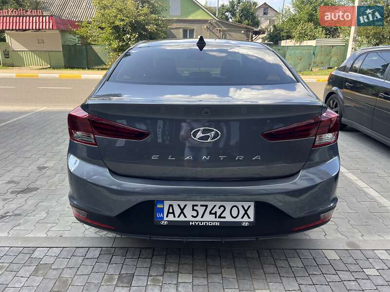 Седан Hyundai Elantra 2019 в Киеве