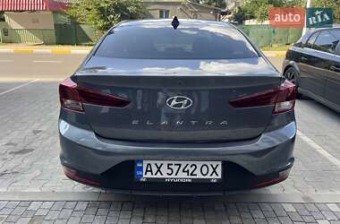 Седан Hyundai Elantra 2019 в 