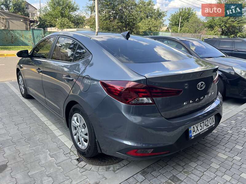 Седан Hyundai Elantra 2019 в Киеве