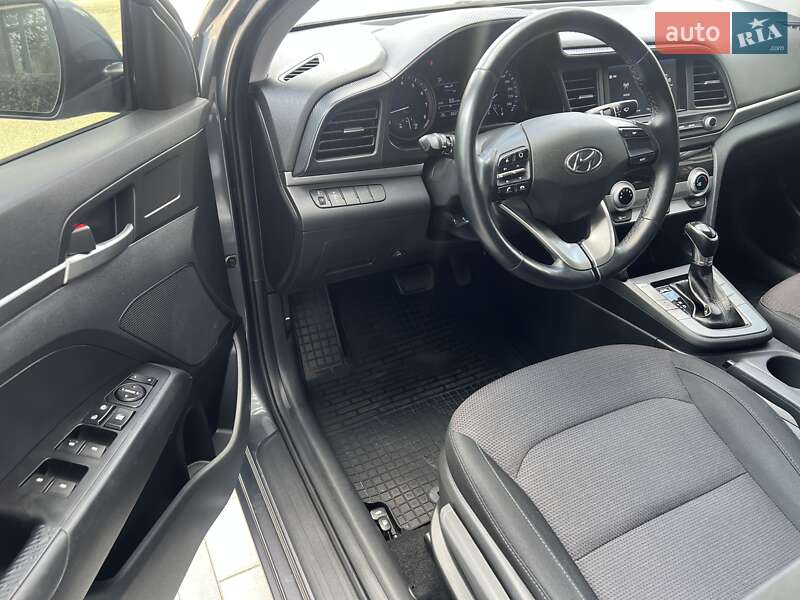 Седан Hyundai Elantra 2019 в Киеве