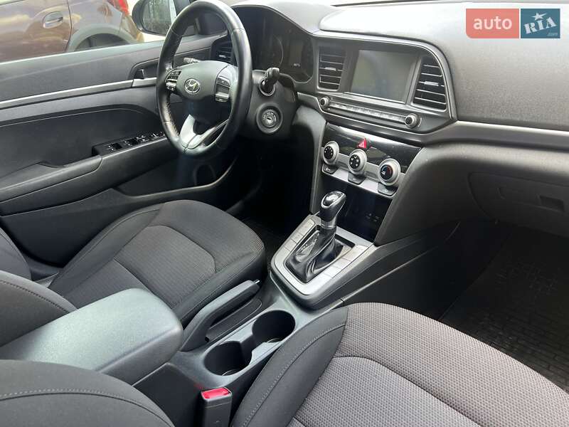 Седан Hyundai Elantra 2019 в Киеве