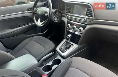 Седан Hyundai Elantra 2019 в 