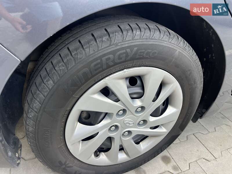Седан Hyundai Elantra 2019 в Киеве
