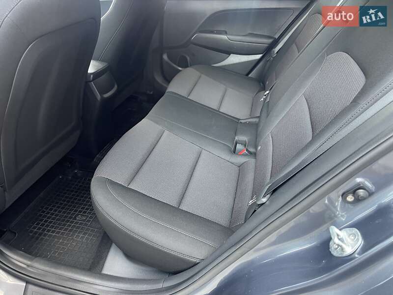 Седан Hyundai Elantra 2019 в Киеве