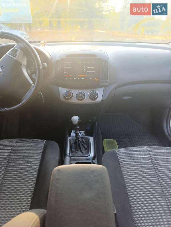 Седан Hyundai Elantra 2011 в Нікополі