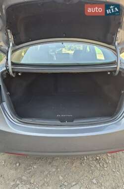 Седан Hyundai Elantra 2013 в 