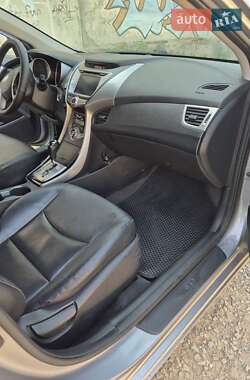 Седан Hyundai Elantra 2013 в 