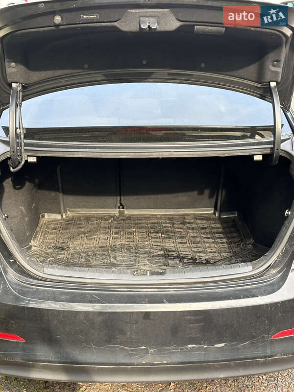 Седан Hyundai Elantra 2016 в Києві