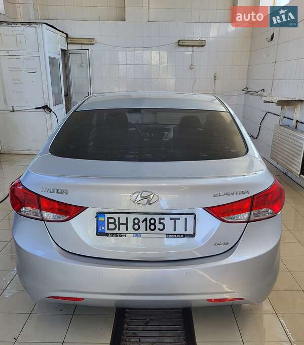 Седан Hyundai Elantra 2011 в Ананьеве