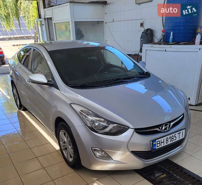 Седан Hyundai Elantra 2011 в Ананьеве