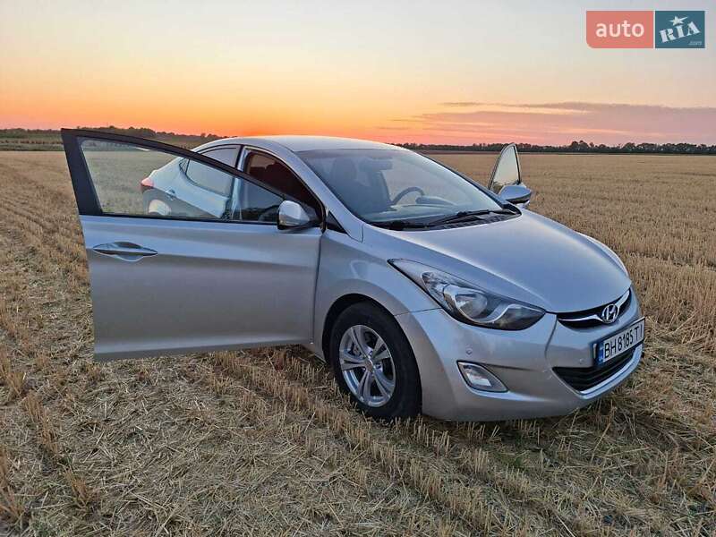 Седан Hyundai Elantra 2011 в Ананьеве