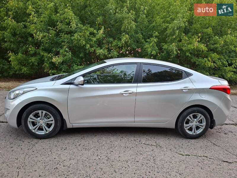 Седан Hyundai Elantra 2011 в Ананьеве