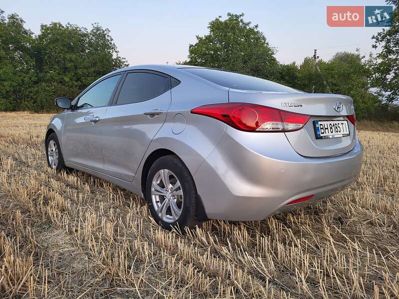 Седан Hyundai Elantra 2011 в Ананьеве