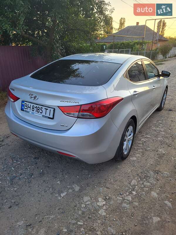 Седан Hyundai Elantra 2011 в Ананьеве