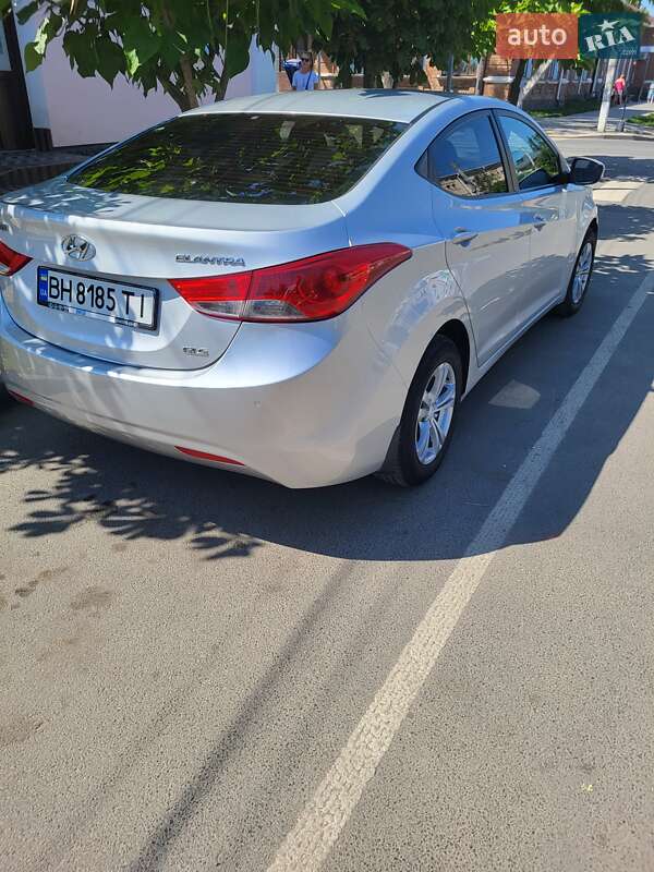 Седан Hyundai Elantra 2011 в Ананьеве