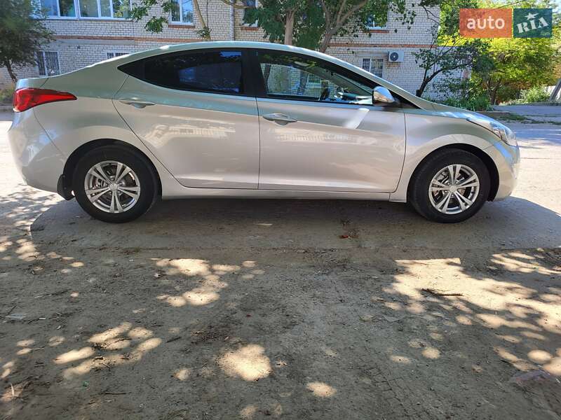 Седан Hyundai Elantra 2011 в Ананьеве