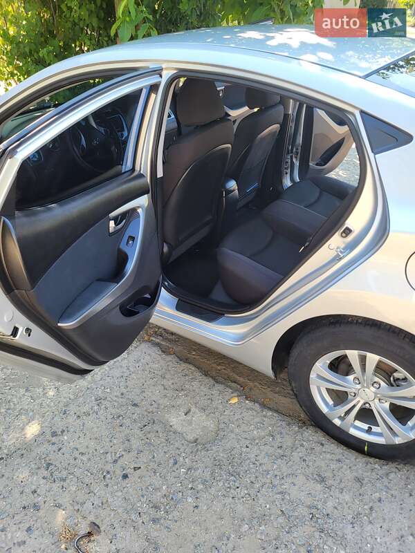 Седан Hyundai Elantra 2011 в Ананьеве