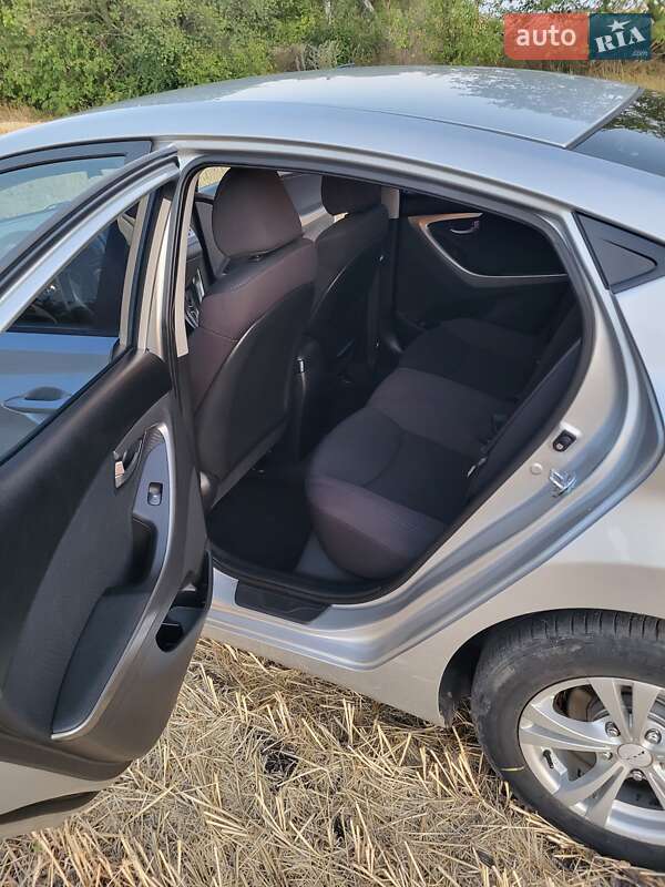 Седан Hyundai Elantra 2011 в Ананьеве
