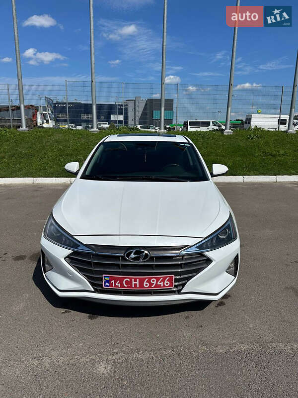 Седан Hyundai Elantra 2019 в Львове