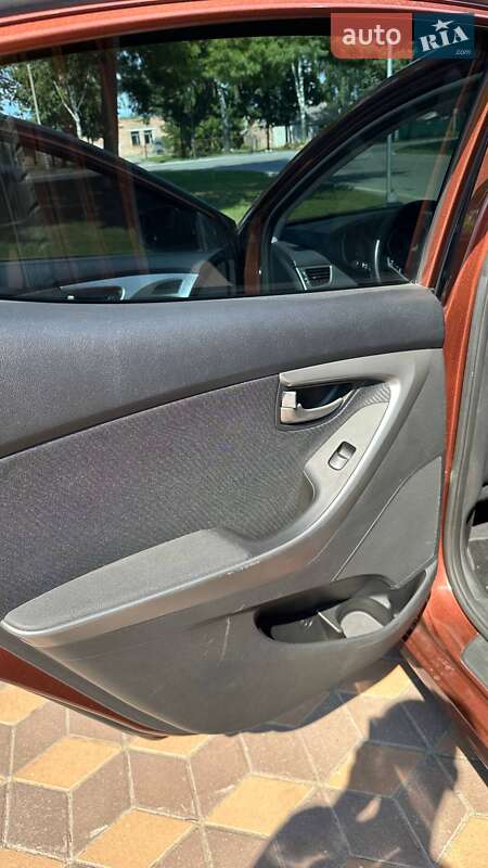 Седан Hyundai Elantra 2012 в Лубнах