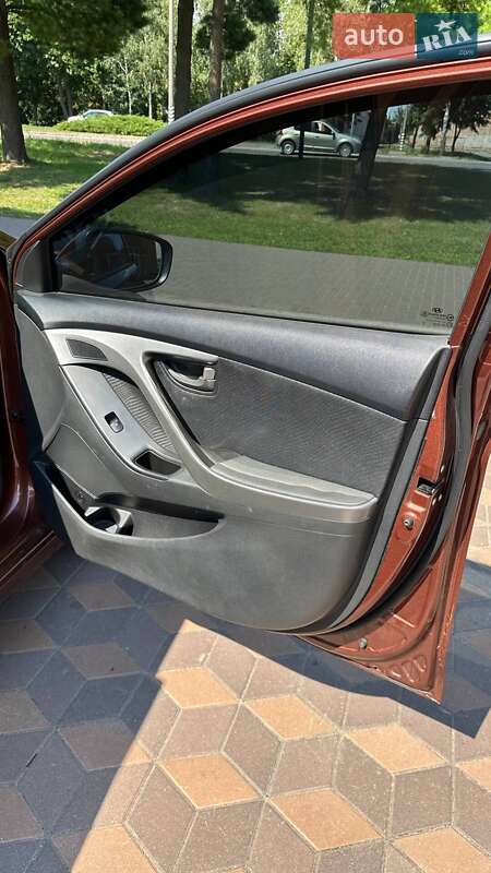 Седан Hyundai Elantra 2012 в Лубнах