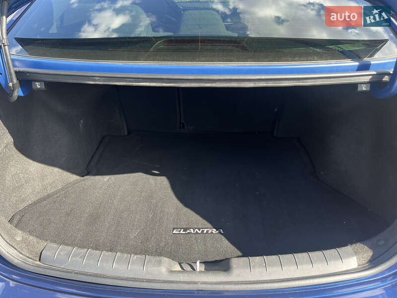 Седан Hyundai Elantra 2019 в Кривом Роге