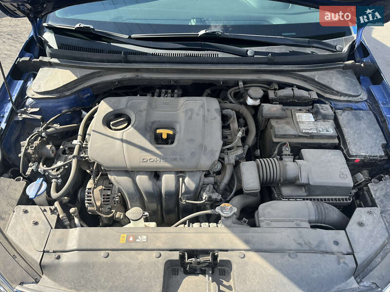 Седан Hyundai Elantra 2019 в Кривом Роге