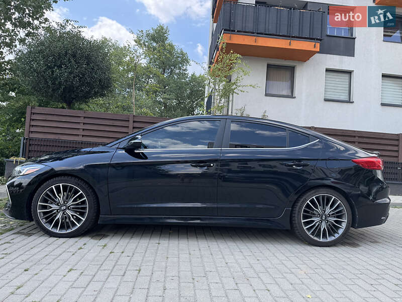 Седан Hyundai Elantra 2017 в Львове