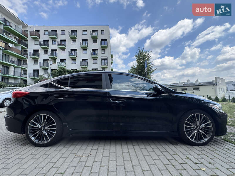 Седан Hyundai Elantra 2017 в Львове