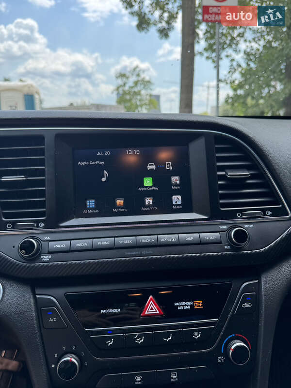 Седан Hyundai Elantra 2017 в Львове