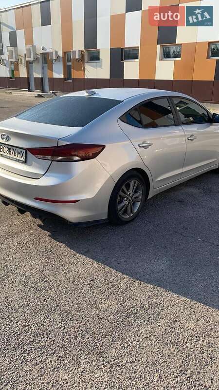 Седан Hyundai Elantra 2017 в Львове