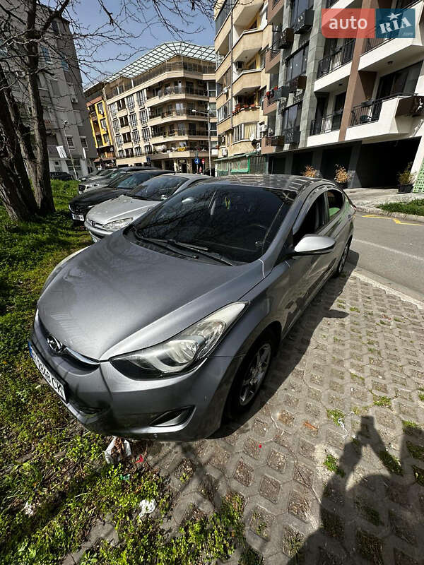 Hyundai Elantra 2012