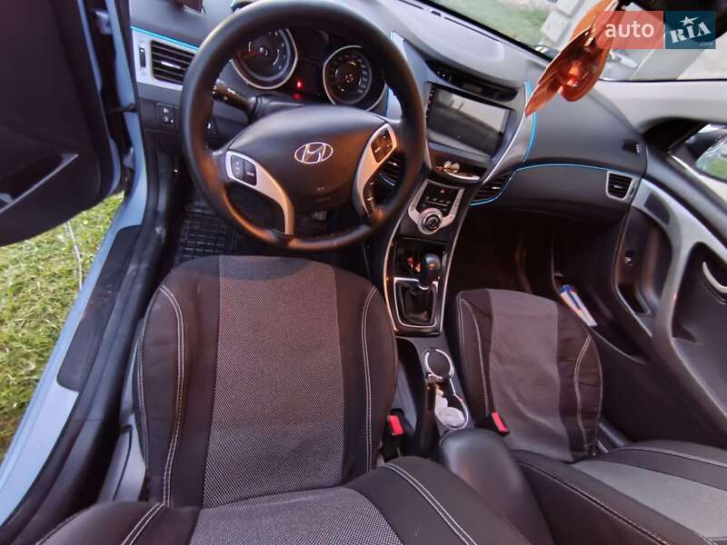 Седан Hyundai Elantra 2012 в Івано-Франківську