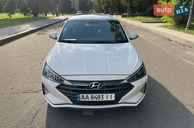 Седан Hyundai Elantra 2019 в Киеве