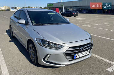 Седан Hyundai Elantra 2016 в Киеве