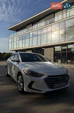 Седан Hyundai Elantra 2016 в Ужгороде