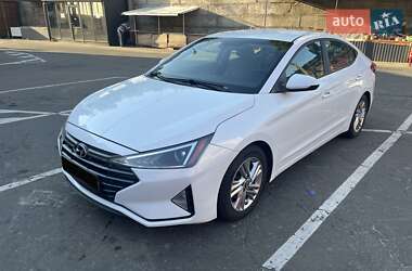 Седан Hyundai Elantra 2018 в Киеве