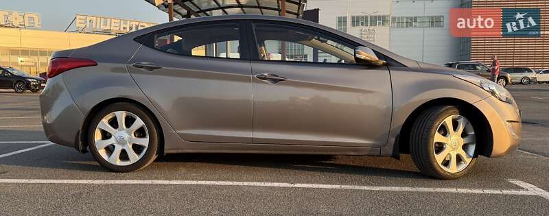 Седан Hyundai Elantra 2012 в Киеве