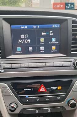 Седан Hyundai Elantra 2017 в 