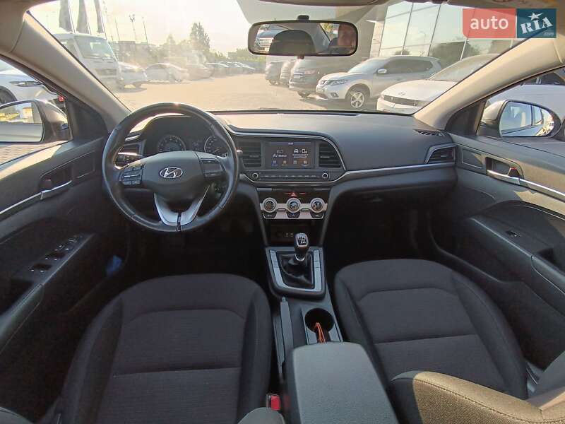 Седан Hyundai Elantra 2019 в Полтаве