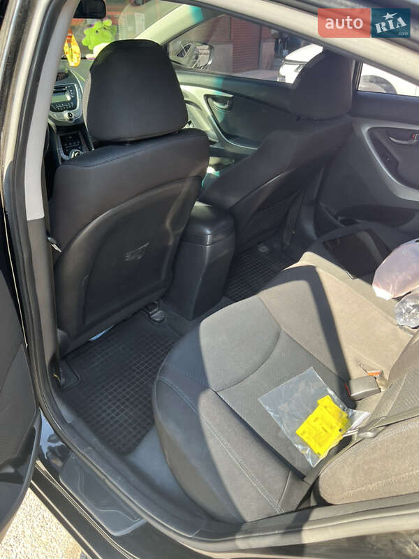 Седан Hyundai Elantra 2013 в Дніпрі