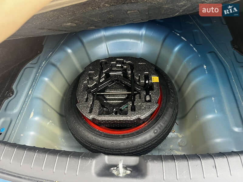 Седан Hyundai Elantra 2017 в Ивано-Франковске