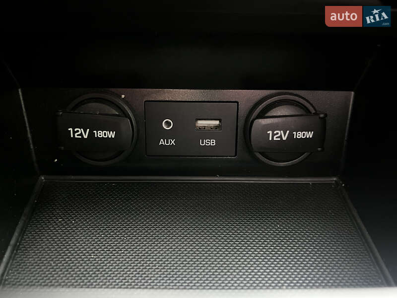 Седан Hyundai Elantra 2017 в Ивано-Франковске