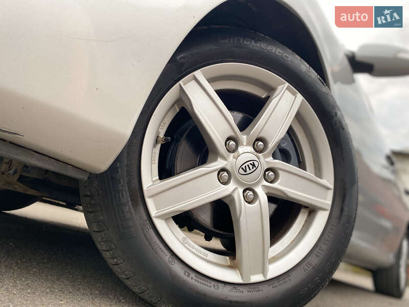 Седан Hyundai Elantra 2011 в Дрогобыче