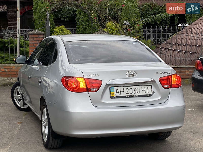 Седан Hyundai Elantra 2011 в Дрогобыче